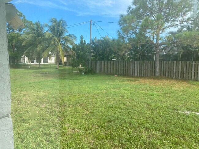Foto del edificio - 298 SW Twig Ave