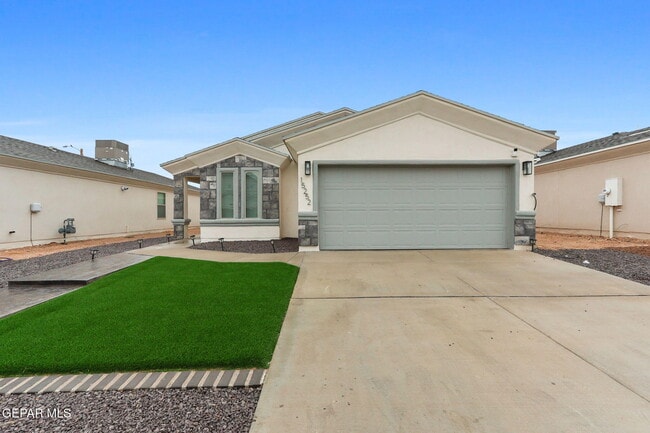 Building Photo - 15252 Apex Ct