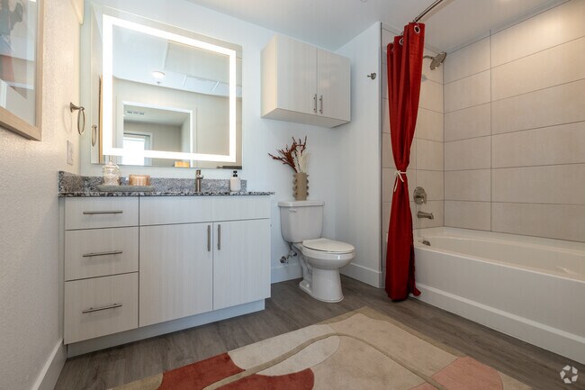 1BR, 1BA - 650SF - 685SF - Baño - Alexan Montview Plaza