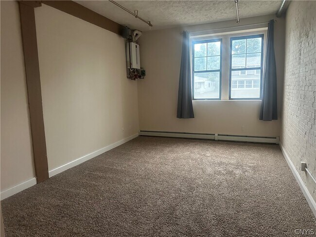 Building Photo - 617 Hiawatha Blvd