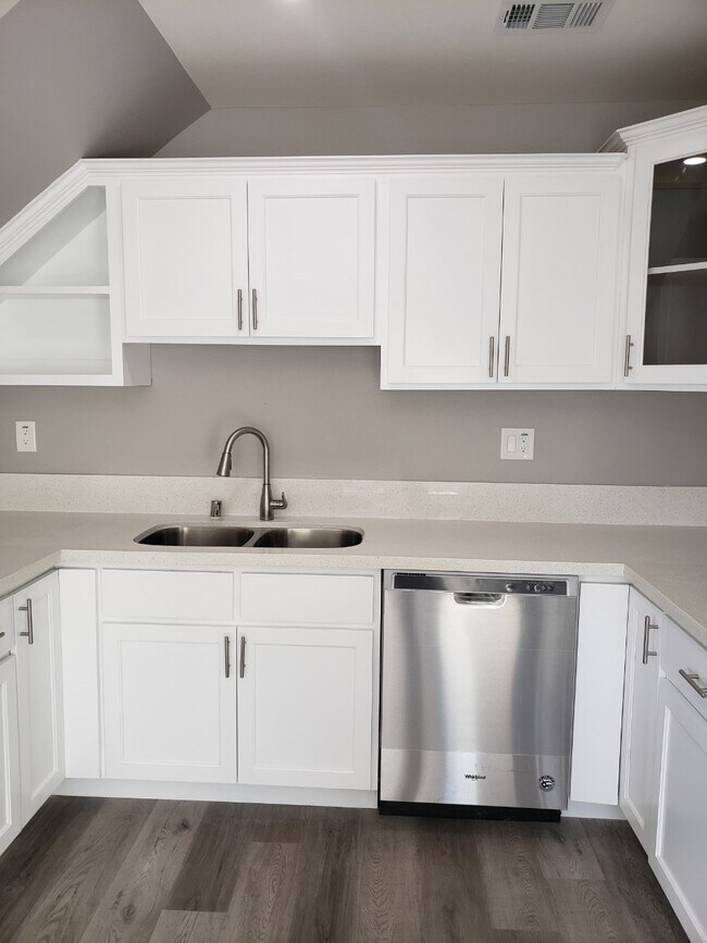 Building Photo - 12308 Valley View Ave