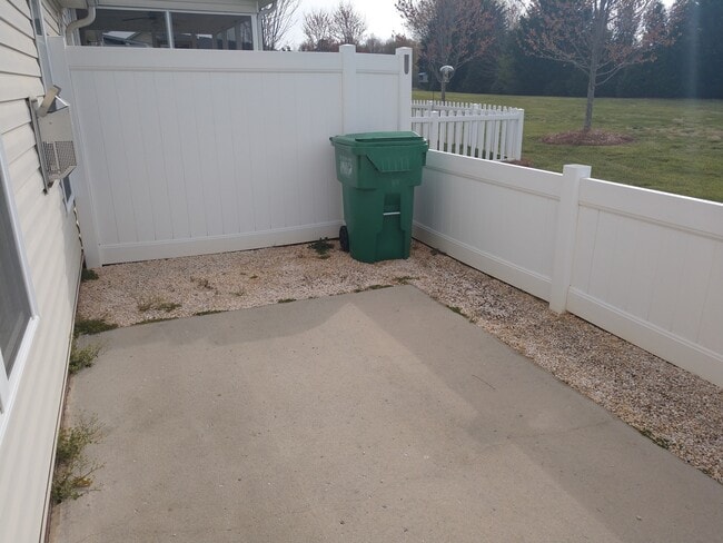 Building Photo - Beautiful Fenced in Patio Home in Colfax!
