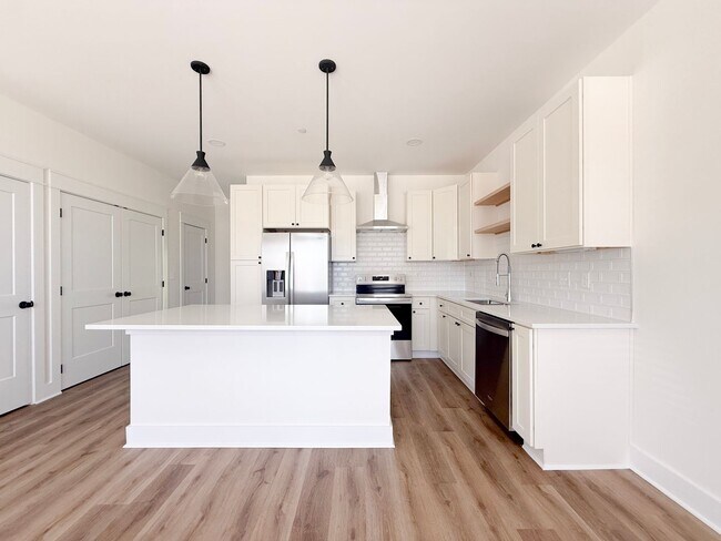 Foto del edificio - Tristan Style 3-Bedroom w/ Flex Room + Summer Special