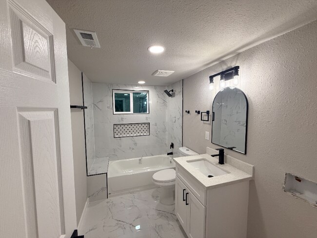 Foto del edificio - 5238 Pease St