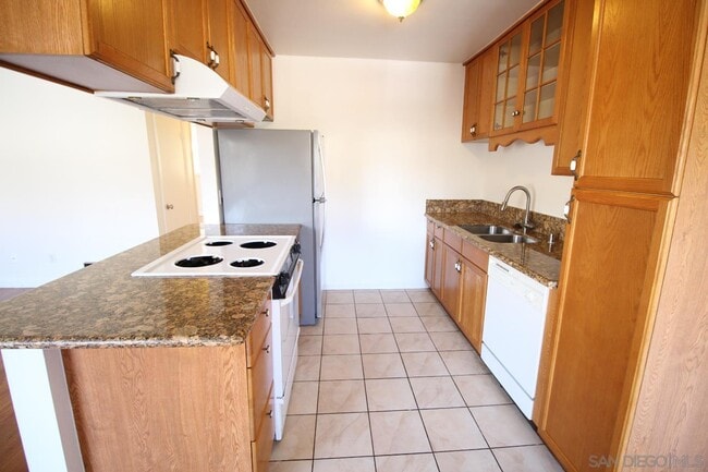 Building Photo - 9516 Carroll Canyon Rd