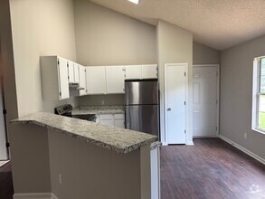 Building Photo - 2400 Glenmore Ct SW