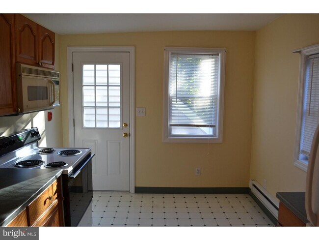 Building Photo - 1643 Rockwell Rd