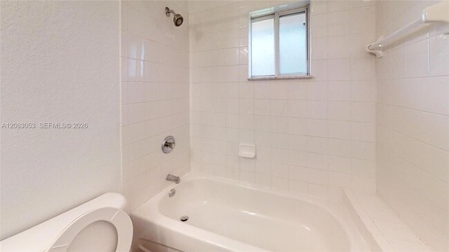 Foto del edificio - 2084 NE 167th St