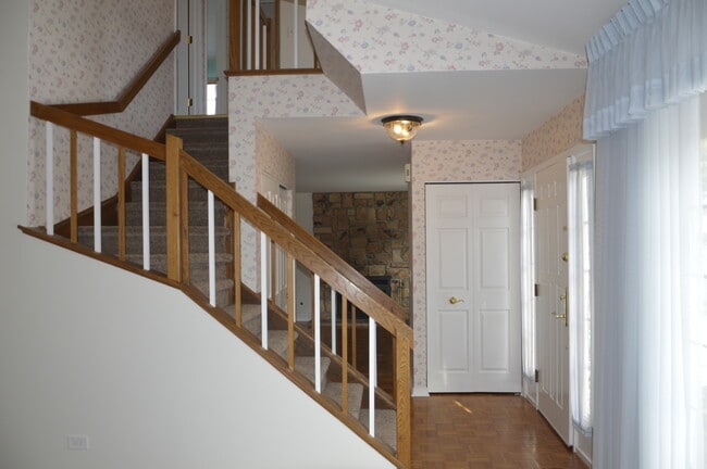 Building Photo - 403 Le Parc Cir