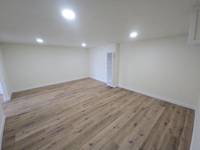 Building Photo - 516 G St