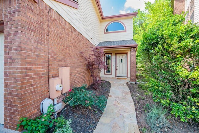 Foto del edificio - 6616 Mesa Hollow Dr