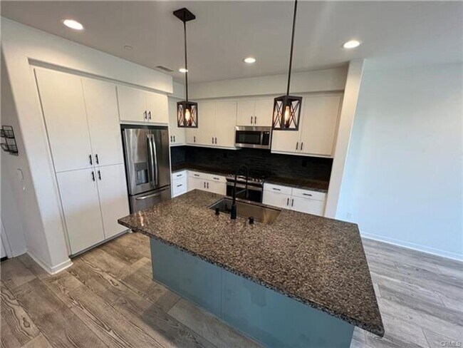 Building Photo - Temecula Home in desirable gated community!