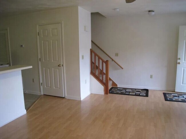 Building Photo - Blacksburg, 4BR / 2.5BA, Available for Fall Term