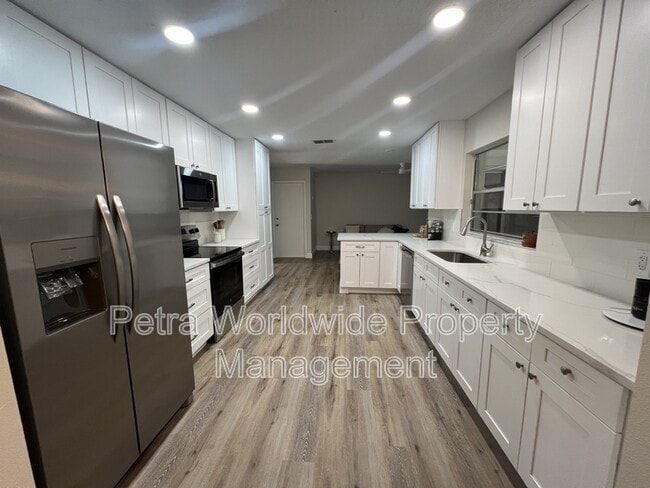 Foto del edificio - 1710 Aster Dr