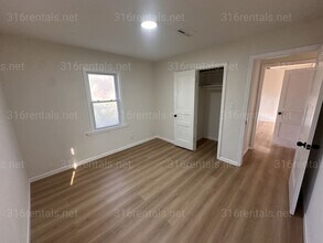 Building Photo - 1018 N Volutsia