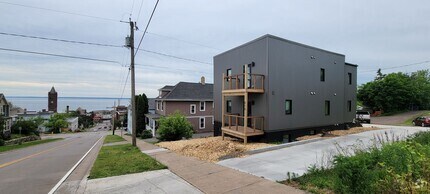 Building Photo - 515 N Lake Ave