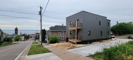 Building Photo - 515 N Lake Ave