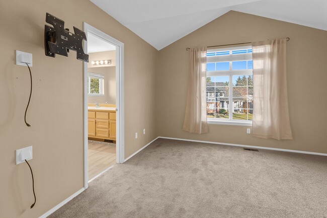 Building Photo - Si View Neighborhood 4 bedroom 2.5 bath oasis