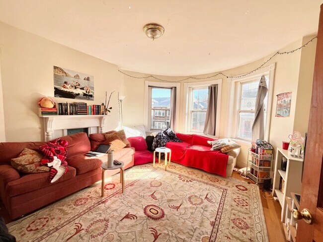 Building Photo - 71 Pontiac St