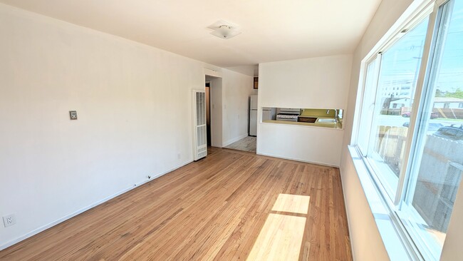 Building Photo - 1180 Bayview Avenue