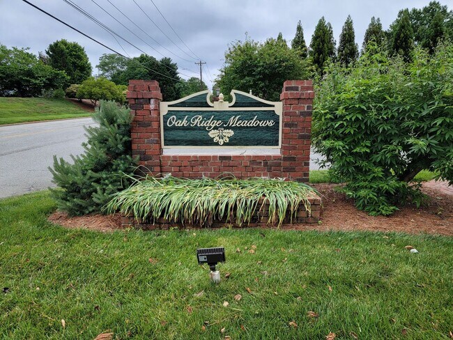 Foto del edificio - 2 Bedroom 3.5 Bathroom Town home located in the Oak Ridge Meadows Neighborhood