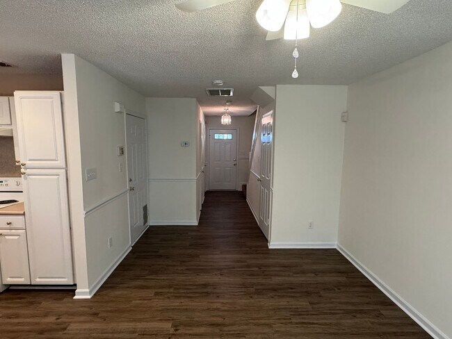 Building Photo - 8419 Southgate Commons Dr