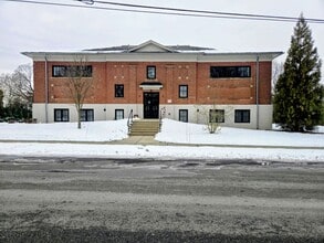 Building Photo - 1815 Main St