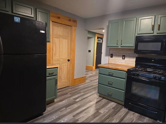 Foto del edificio - 618 Pettibone Ave NW