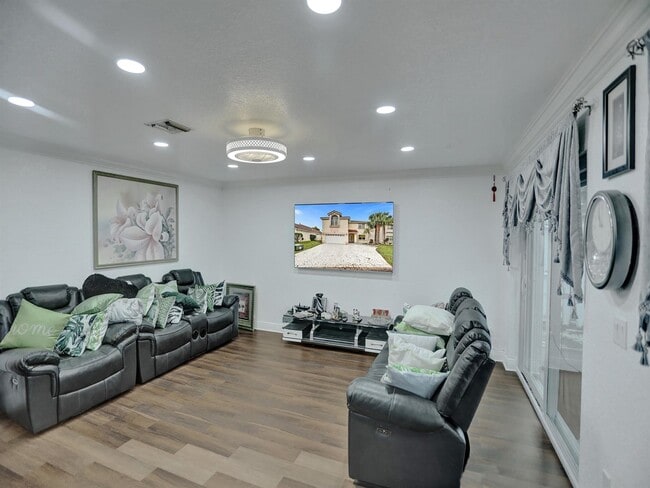 Foto del edificio - 613 NW 135th Ter