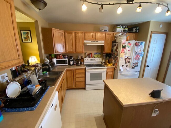 Foto del edificio - Cozy 3 Bed 3 Bath Home Just Minutes From N...