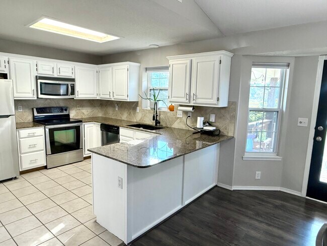 Foto del edificio - 421 South Stoney Point Street