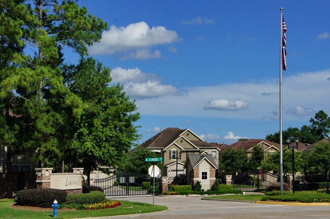 Building Photo - 16016 Summerville Lake Dr