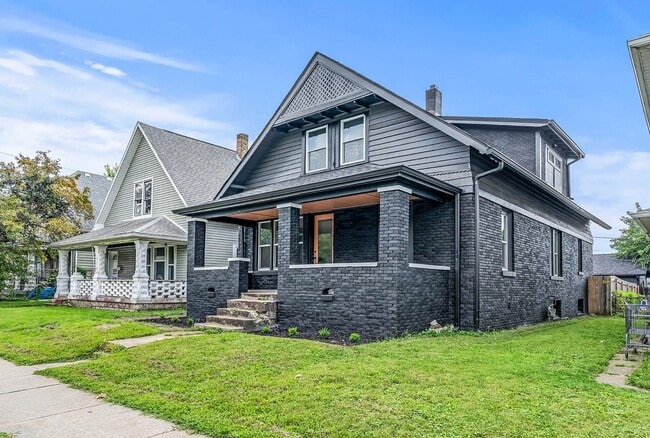 Photo - 941 E Raymond St House