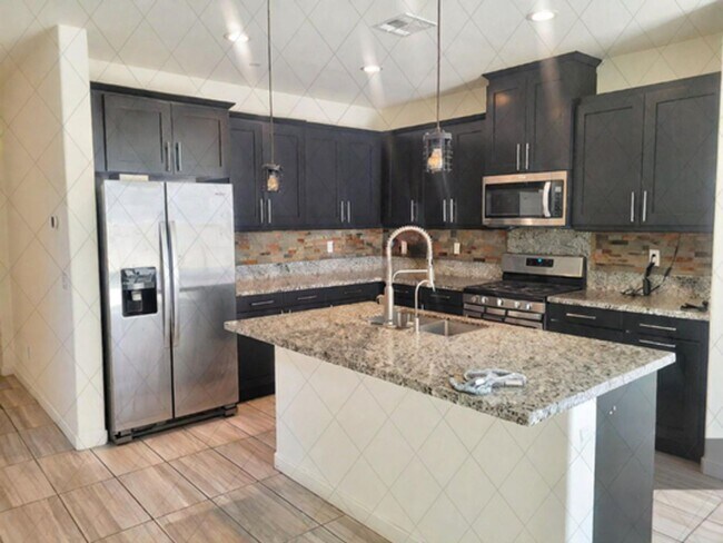 Building Photo - -Beautiful Upgraded 4 Bedroom Home With Solar