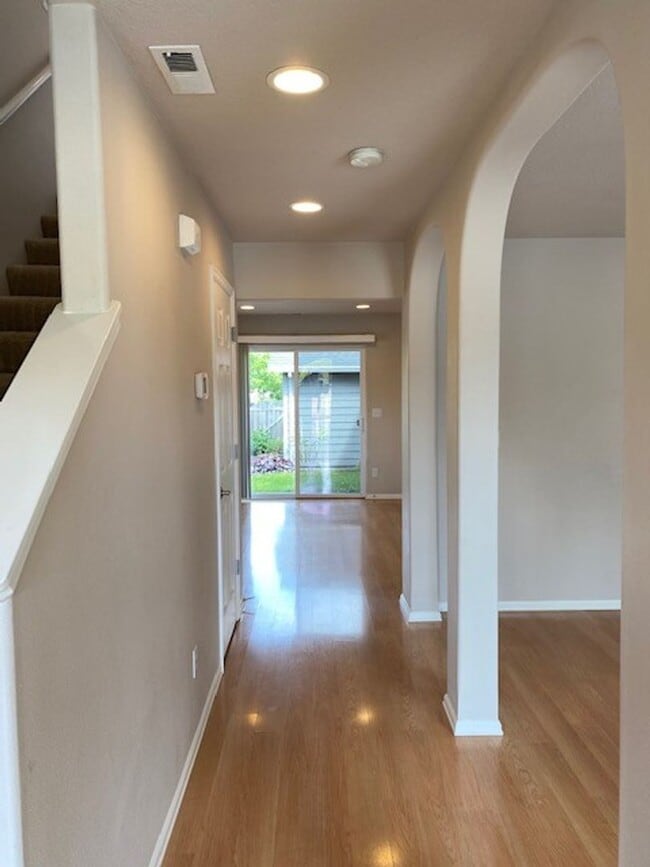 Building Photo - South Corvallis home in Willamette Landing!