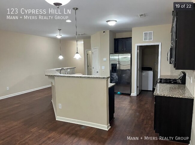 Building Photo - 123 Cypress Hill Ln