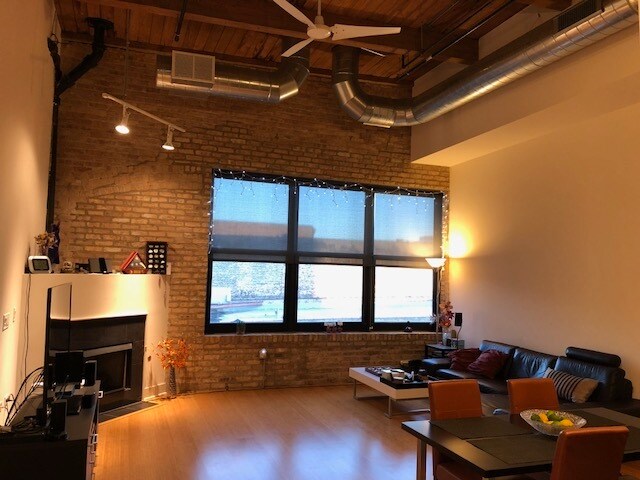 Building Photo - 2303 S Michigan Ave