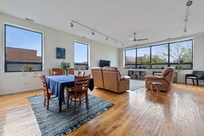 Foto del edificio - 2950 N Lincoln Ave