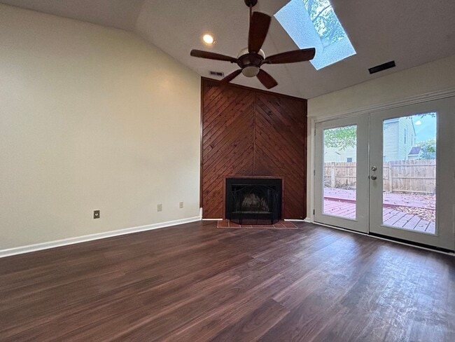 Building Photo - Cozy 2-Bedroom Townhome in Virginia Beach ...