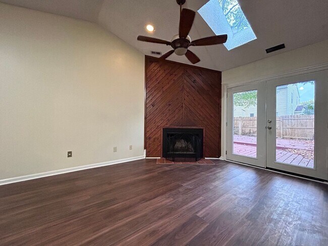 Foto del edificio - Cozy 2-Bedroom Townhome in Virginia Beach ...