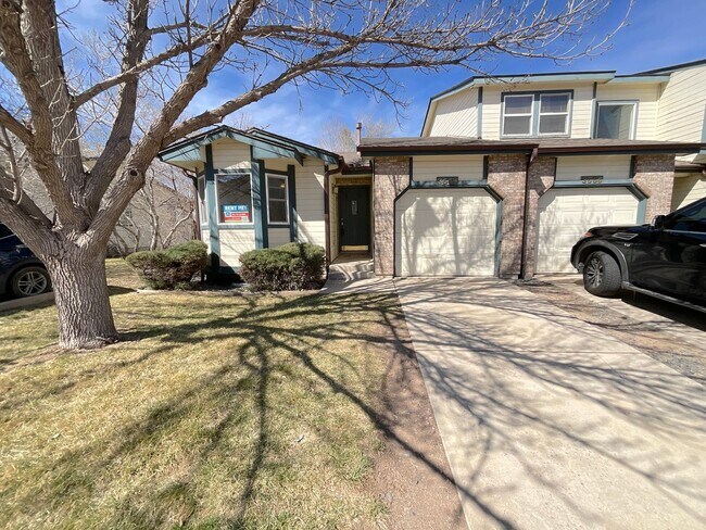 Foto del edificio - 4 Bedroom Townhome Available Near S Academy Blvd & E Fountain Blvd!