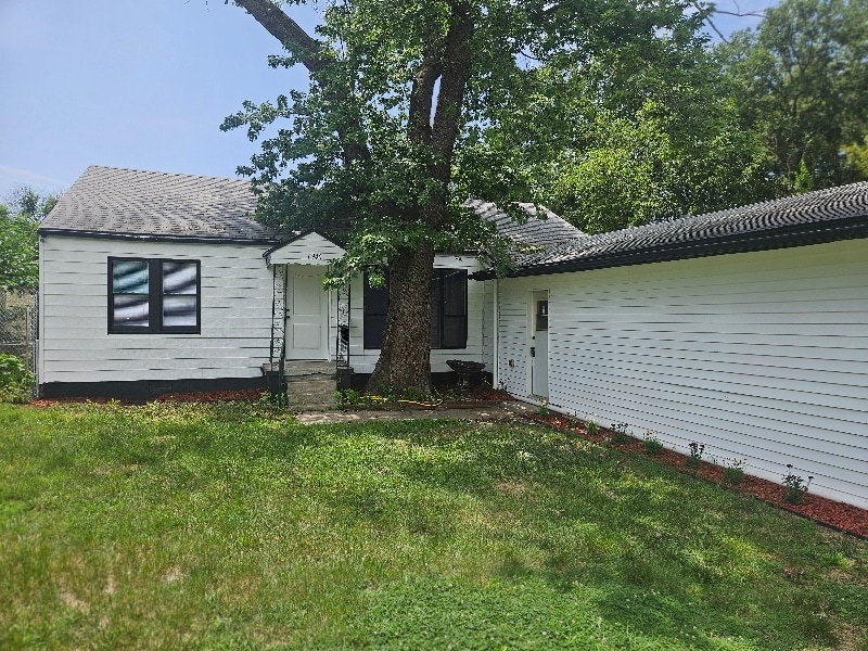 Primary Photo - 6940 E 5th St