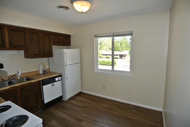 Building Photo - 1731 Elmwood Dr