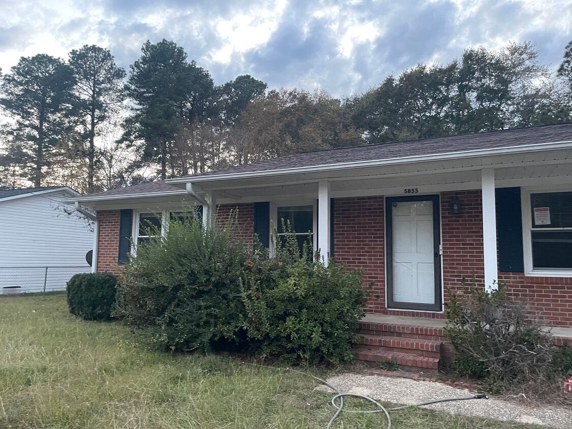 Primary Photo - 3 BED 2 BATH IN FAYETTEVILLE NC