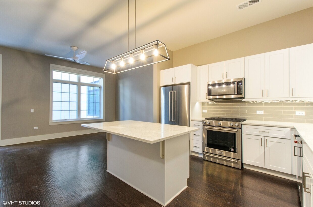 Foto principal - 2050 N Clark St