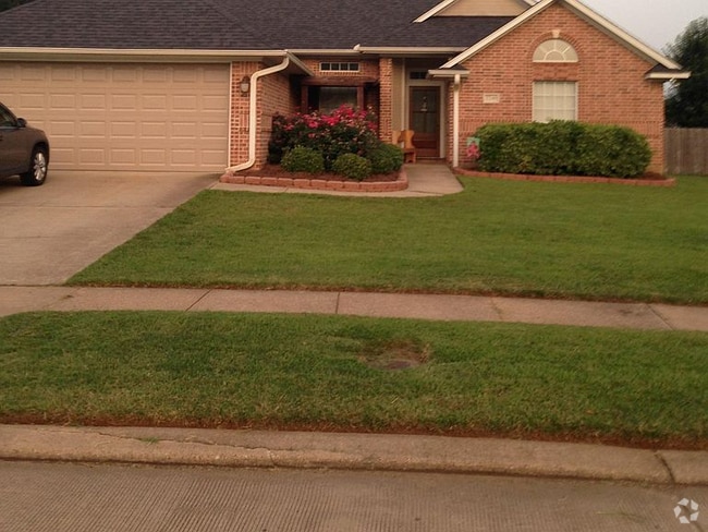 Building Photo - 2248 Windsor Ct