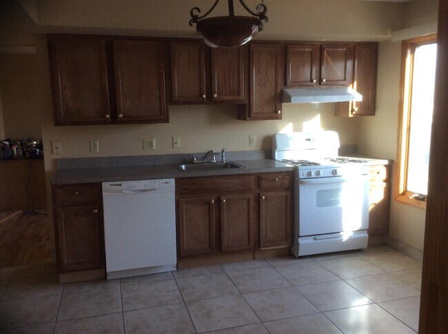 kitchen - 516 Park Pl