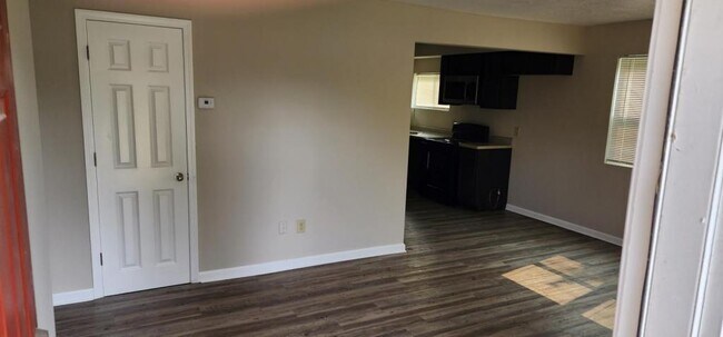 Building Photo - 632 Derrer Rd