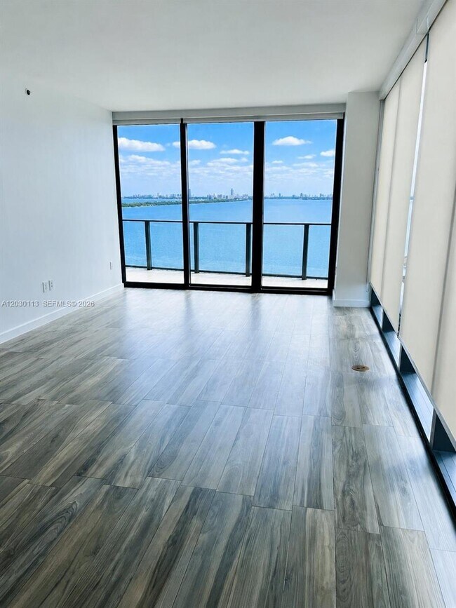 Foto del edificio - 460 NE 28th St