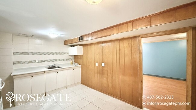 Photo du bâtiment - Bright 2-Bedroom Apartment in Scarborough ...